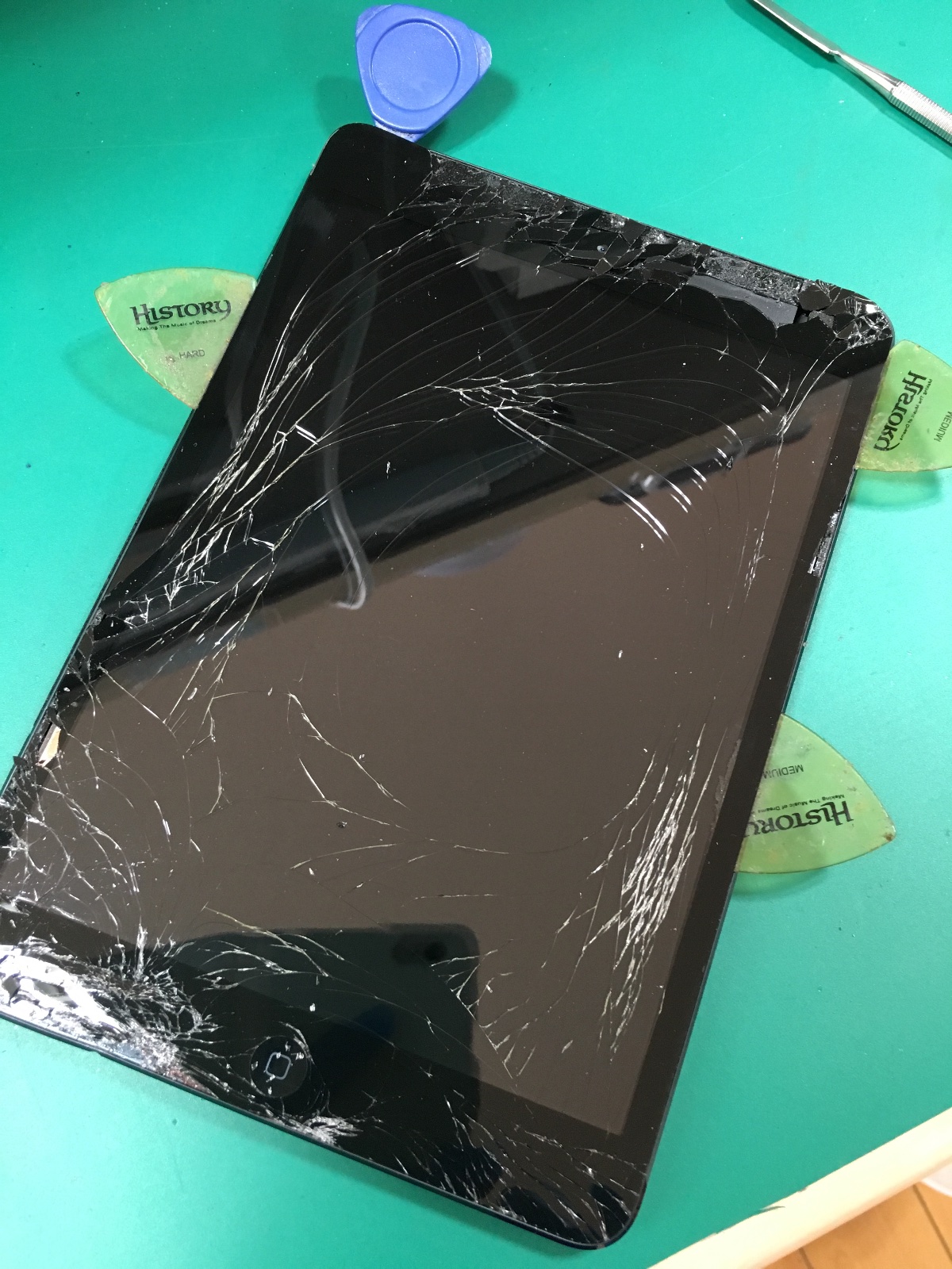 iPadガラス割れ修理！