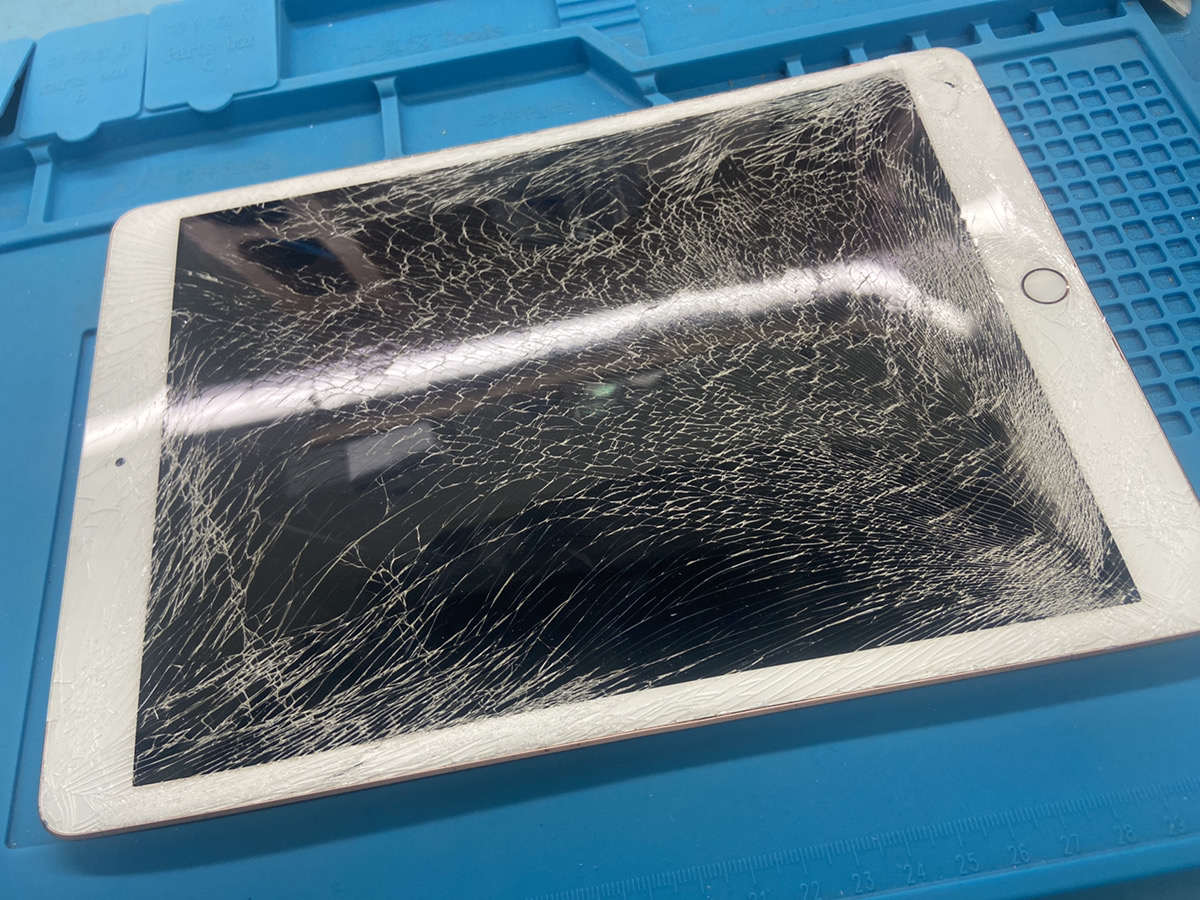 Ipadのガラスが粉々 札幌でiphone修理 故障は安心の道内企業スマートクリア 信用 信頼 高技術の 期待に応える誠実なiphone修理店